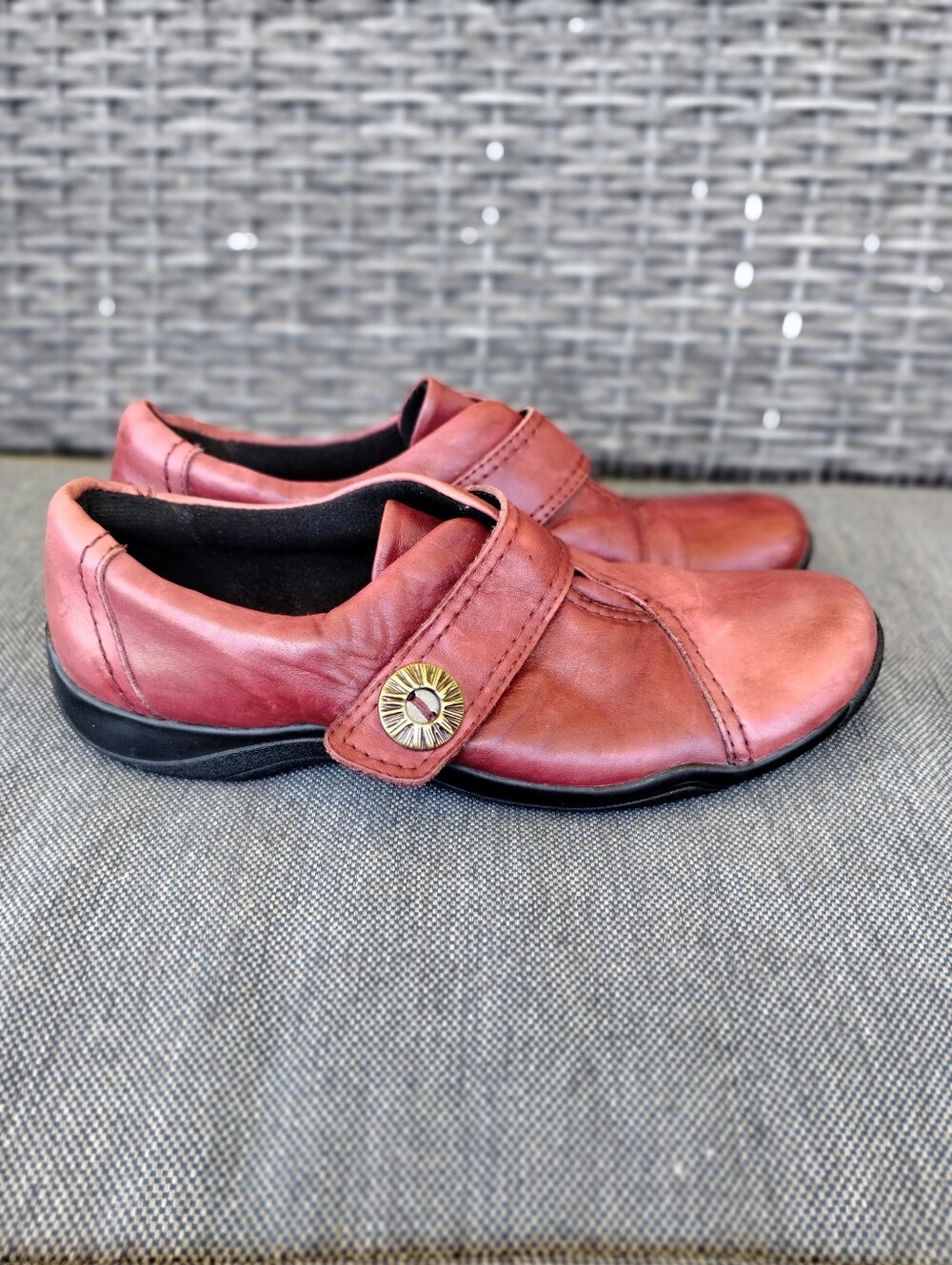 Clarks Leather Mary Jane Shoes Red Women’s 9M Comfort Hook Loop